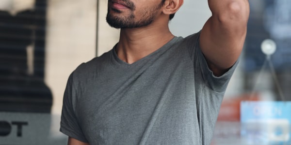 NBA洛杉矶湖人队与金州勇士队激烈比赛画面